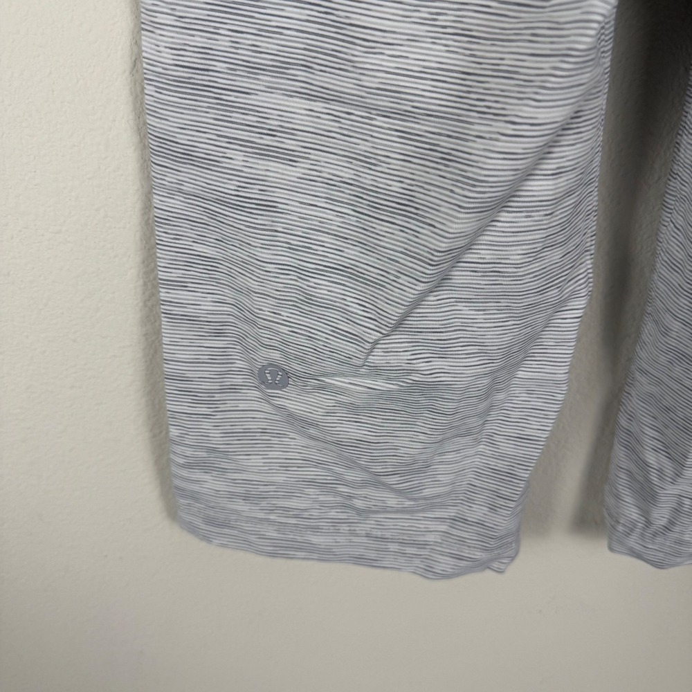 Lululemon On The Fly Pants Crop Womens Size 2‎ Heather Grey Luxtreme Athleisure - Picture 8 of 10